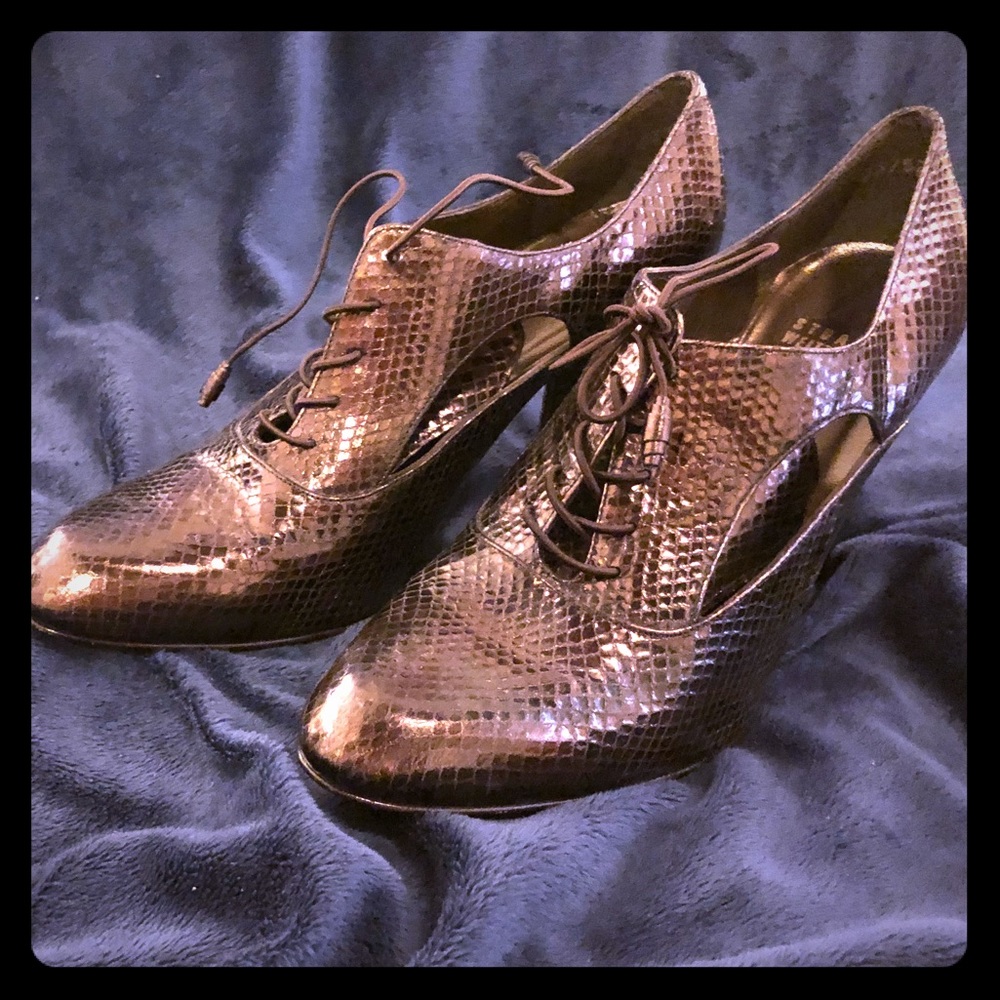 Stuart Weitzman brown croc heels